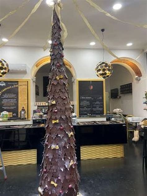 albero natale prada|Albero di Natale di cioccolato con pralinato .